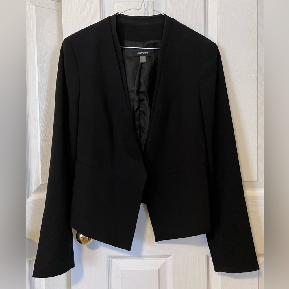 Nine West black blazer - cropped at waist Size 8